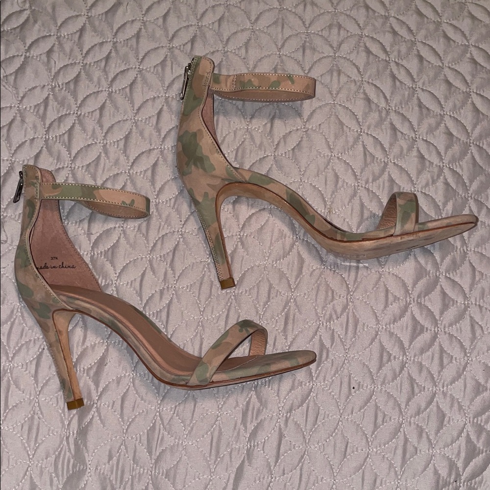 Chic&  edgy Ankle Strap Heels